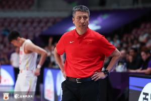郭士强表示：尽管霍金森表现优异，但中国队目前不考虑归化球员