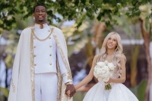 GOAT喜结连理!凯·琼斯与妻子举行婚礼 东家土超球队埃菲斯致以祝福
