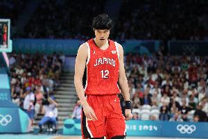 渡边雄太11次投篮命中5球&三分球4中1&罚球5中5,总计得到16分4个篮板1次助攻