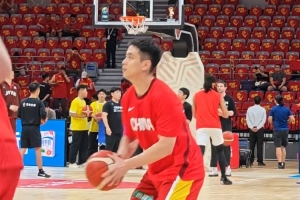 急需外线支援！中国男篮赛前训练，赵继伟三分球10投9中