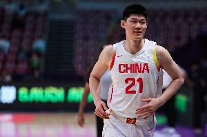 稳健表现!胡金秋半场三分球3投3中,高效揽获9分3篮板1助攻,正负值高达+15