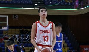张懿赵杰表现不佳，7投2中仅得8分2篮板3助攻2抢断，三分线外3中1，罚球线3中3