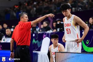 苏群谈中国男篮：不知如何进攻，缺乏明确对手，缺乏特色与核心