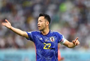 吉田麻也表示，随国家队赴美加墨感到非常高兴，愿将接力棒传递给年轻球员