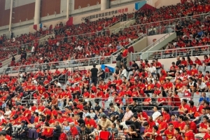 中国男篮主场遭日本惨败 沈阳奥体中心球迷提前退场